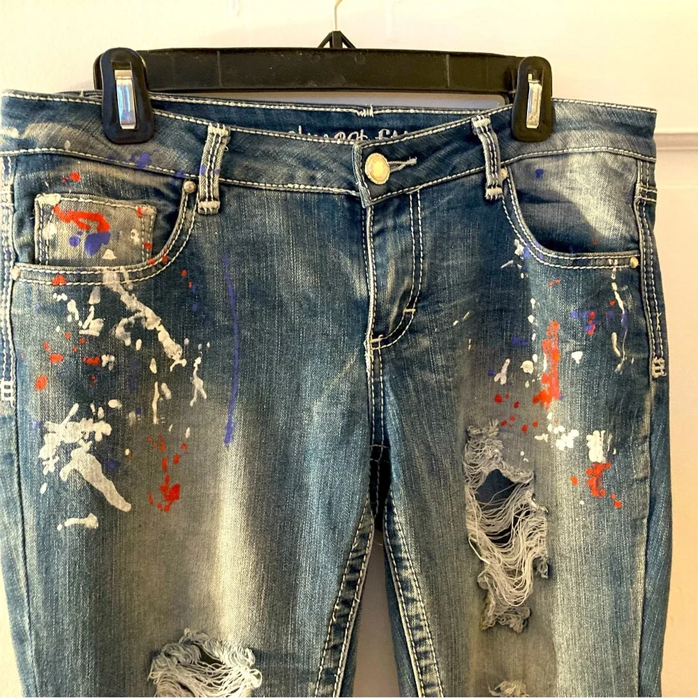 Almost Famous Red/white paint-splattered, distressed light blue jeans - Picture 4 of 10